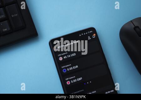 Dhaka, Bangladesh - 17 marzo 2025: La homepage di payoneer viene visualizzata su uno smartphone Foto Stock