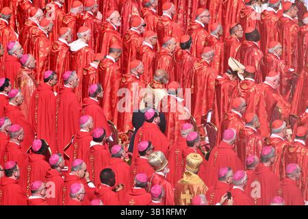 Roma, Italia. 26 aprile 2025. Messa funebre del Santo padre Papa Francesco il 26 aprile 2025 nella città del Vaticano, Stato del Vaticano. Credito: Live Media Publishing Group/Alamy Live News Foto Stock