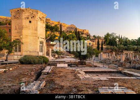 Resti dell'Agorà romana nella città vecchia di Atene, in Grecia. L'agorà romana fu costruita circa 100 metri ad est dell'agorà originale da Eucle di Maratho Foto Stock