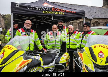 Camborne, Cornovaglia, Regno Unito, 26 aprile 2025, Richard Trevithick (13 aprile 1771 - 22 aprile 1833) è stato un inventore e ingegnere minerario britannico che è stato celebrato oggi nella parata annuale. L'evento che ha attirato circa 25-35.000 persone è iniziato la mattina presto con la processione di Kernow Pipes and Drummers seguita da una Bal Maiden e Miners Children's Dance. Nel pomeriggio c'è stata una danza Trevithick per adulti seguita dall'evento principale della giornata, che è stata una grande sfilata di motori a trazione a vapore. Crediti: Keith Larby/Alamy Live News Foto Stock