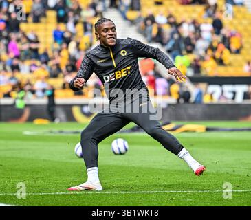 26 aprile 2025; Molineux Stadium, Wolverhampton, West Midlands, Inghilterra; Premier League Football, Wolverhampton Wanderers contro Leicester City; Jean-Ricner Bellegarde dei Wolves Foto Stock
