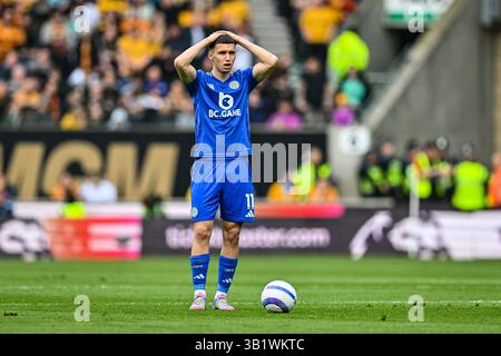 26 aprile 2025; Molineux Stadium, Wolverhampton, West Midlands, Inghilterra; Premier League Football, Wolverhampton Wanderers contro Leicester City; Bilal El-Khannous di Leicester Foto Stock