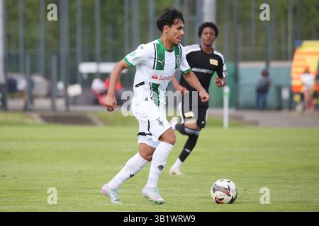 Mönchengladbach, Deutschland 26. Aprile 2025: B-Junioren DFB-Nachwuchsliga - 2024/25 - Borussia Mönchengladbach U17 vs. 1. FC Union Berlin U17 IM Bild: CAN Güner/Guener (Borussia Mönchengladbach U17) Foto Stock