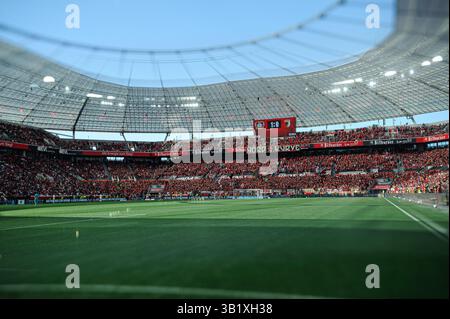 LEVERKUSEN, GERMANIA - 26 APRILE 2025: - La partita di Bundesliga Bayer 04 Leverkusen vs FC Augsburg al BayArena. Foto Stock