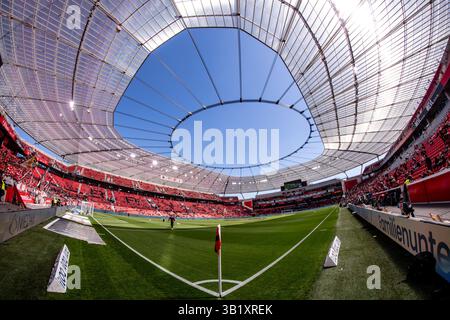 Leverkusen, Germania. 26 aprile 2025. LEVERKUSEN, GERMANIA - APRILE 26: Vista generale dello stadio durante la partita di Bundesliga tra Bayer 04 Leverkusen e FC Augsburg al BayArena il 26 aprile 2025 a Leverkusen, Germania. (Foto di Pieter van der Woude/Orange Pictures) credito: Orange Pics BV/Alamy Live News Foto Stock