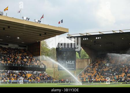 Wolverhampton, Regno Unito. 26 aprile 2025. Wolverhampton, Inghilterra, 26 aprile 2025: Vista generale all'interno dello stadio durante la partita di calcio di Premier League tra Wolverhampton Wanderers e Leicester City allo stadio Molineux di Wolverhampton, Inghilterra (Natalie Mincher/SPP) credito: SPP Sport Press Photo. /Alamy Live News Foto Stock