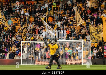 Wolverhampton, Regno Unito. 26 aprile 2025. Wolverhampton, Inghilterra, 26 aprile 2025: Vista generale all'interno dello stadio durante la partita di calcio di Premier League tra Wolverhampton Wanderers e Leicester City allo stadio Molineux di Wolverhampton, Inghilterra (Natalie Mincher/SPP) credito: SPP Sport Press Photo. /Alamy Live News Foto Stock