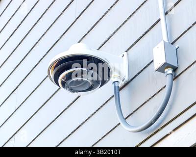 Telecamera CCTV montata a parete, vista panoramica dell'area Foto Stock