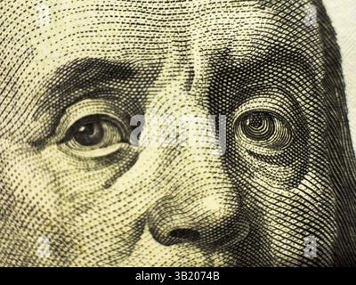 Primo piano del volto di Ben Franklin sulla banconota da 100 dollari. Foto di alta qualità Foto Stock