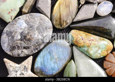Semi di roccia prezioso gioiello di pietra Foto Stock