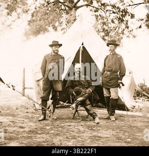 1863 - Warrenton, Virginia, U.S. - generale Ambrose E. Burnside e ufficiali di stato maggiore. (Immagine di credito: © BuyEnlarge/ZUMAPRESS.com) Foto Stock