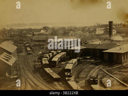 1863 - Virginia, Stati Uniti - Vista dall'alto delle officine meccaniche, con cortile orientale della Orange & Alexandria Railroad. (Immagine di credito: © BuyEnlarge/ZUMAPRESS.com) Foto Stock