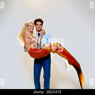 DARYL HANNAH e TOM HANKS in SPLASH (1984), diretto da RON HOWARD. Credito: FOTO/album TOUCHSTONE Foto Stock