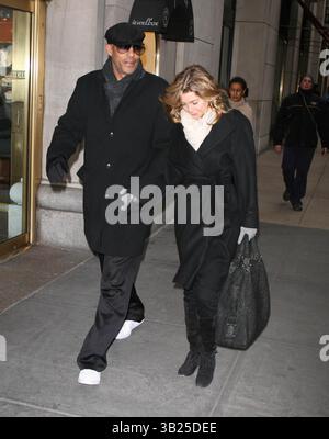 19 gennaio 2008 - New York, New York, Stati Uniti - FUORI DATA 1-19-08 - ELLEN POMPEO E MARITO CHRIS AVERY. K56327JBB(immagine di credito: © John Barrett/Globe Photos/ZUMAPRESS.com) Foto Stock