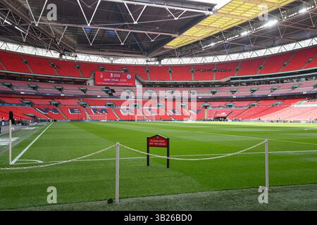 Wembley Stadium, Londra, domenica 27 aprile 2025. Londra, Regno Unito. 27 aprile 2025. Veduta generale di Wembley, sede del calcio inglese in vista della semifinale della Coppa degli Emirati Arabi tra Manchester City e Nottingham Forest allo Stadio di Wembley, Londra, domenica 27 aprile 2025. (Foto: Jon Hobley | mi News) crediti: MI News & Sport /Alamy Live News Foto Stock