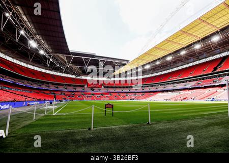 Wembley Stadium, Londra, domenica 27 aprile 2025. Londra, Regno Unito. 27 aprile 2025. Veduta generale di Wembley, sede del calcio inglese in vista della semifinale della Coppa degli Emirati Arabi tra Manchester City e Nottingham Forest allo Stadio di Wembley, Londra, domenica 27 aprile 2025. (Foto: Jon Hobley | mi News) crediti: MI News & Sport /Alamy Live News Foto Stock