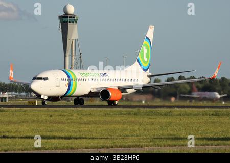 Olandese Transavia Boeing 737-800 con registrazione PH-GGZ noleggiato da Brazilian Gol per la stagione estiva presso l'aeroporto di Amsterdam Schiphol Foto Stock