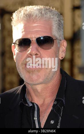 RON PERLMAN partecipa alla prima proiezione della seconda stagione per ''Sons of Anarchy'' tenutasi al Paramount Theater di Hollywood, California, il 23 agosto 2009.foto di: David Longendyke-Globe Photos Inc Â© 2009.K62978DL (immagine di credito: © Dave Longendyke/Globe Photos/ZUMAPRESS.com) Foto Stock