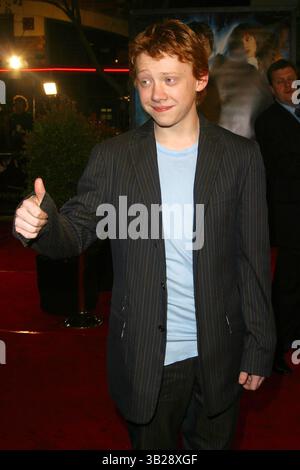 RUPERT GRINT -..HARRY POTTER - PRIMA WB -. MANN VILLAGE THEATER, WESTWOOD, CALIFORNIA -. 14 NOVEMBRE 2002 -. FOTO DI NINA PROMMER/GLOBE PHOTOS INCÂ©2002 K27167NP (immagine di credito: © Globe Photos/ZUMAPRESS.com) Foto Stock