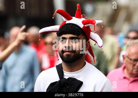 Tifosi del Nottingham Forest davanti alla semifinale della Coppa degli Emirati, Nottingham Forest vs Manchester City al Wembley Stadium, Londra, Regno Unito, 26 aprile 2025 (foto di Alfie Cosgrove/News Images) a Londra, Regno Unito il 4/27/2025. (Foto di Alfie Cosgrove/News Images/Sipa USA) Foto Stock