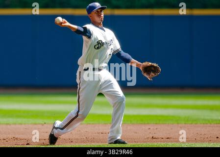 9 settembre 2009 - Milwaukee, WISCONSIN. Miller Park..Milwaukee Brewers Elcides Escobar #21 fa il lancio alla prima base per gli Out..Milwaukee Brewers ha perso contro i St Louis Cardinals 1-5, i Cardinals hanno spazzato i Brewers in una serie di 3 giochi al Miller Park..Mike McGinnis / CSM (Credit Image: © Mike McGinnis/Cal Sport Media/ZUMA Press) Foto Stock