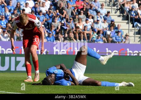 Genk, Belgio. 27 aprile 2025. Zeno Van Den Bosch di Anversa e Tolu Toluwalase Arokodare di Genk nella foto durante una partita di calcio tra il KRC Genk e il Royal Anversa FC, domenica 27 aprile 2025 a Genk, il giorno 6 (su 10) dei play-off dei campioni della prima divisione del campionato belga 'Jupiler Pro League' 2024-2025. BELGA FOTO JILL DELSAUX credito: Belga News Agency/Alamy Live News Foto Stock