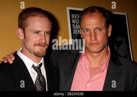 BEN FOSTER e WOODY HARRELSON arrivano alla prima di "The Messenger" al Clearview Chelsea Cinema di New York City l'11-08-2009. Foto di Henry McGee-Globe Photos, Inc. ©2009. K63760HMc Foto Stock