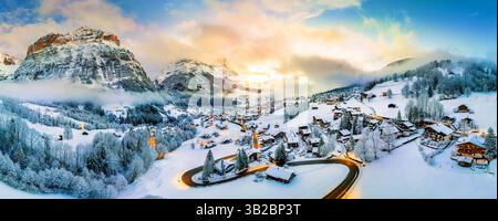 Riprese aeree di Grindelwald in inverno, Svizzera. Foto Stock