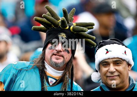 6 dicembre 2009 - Jacksonville, Florida, Stati Uniti - 6 dicembre 2009: I tifosi di Jacksonville entrano nello spirito della partita durante l'azione della AFC South Conference tra gli Houston Texans e i Jacksonville Jaguars al Jacksonville Municipal Stadium di Jacksonville, Florida. Jacksonville ha battuto Houston 23-18. (Immagine di credito: © Gray Quetti/Cal Sport Media/ZUMApress.com) Foto Stock