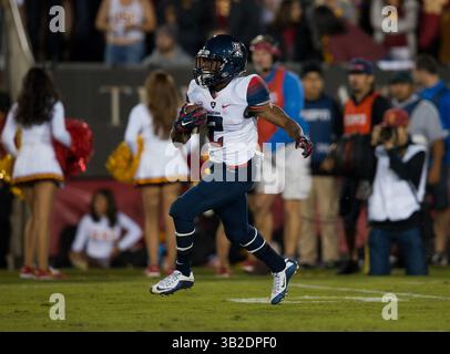 7 NOVEMBRE 2015 Los Angeles, CA..Arizona Wildcats ricevitore (2) Tyrell Johnson in azione durante una partita tra Arizona Wildcats e USC Trojans al Los Angeles Memorial Coliseum di Los Angeles, California.. (Credito obbligatorio: Juan Lainez / MarinMedia / Cal Sport Media) (immagine di credito: © Juan Lainez / Marinmedia / CSM/CSM via ZUMA Wire) Foto Stock