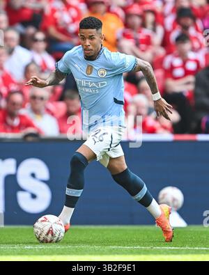Londra, Regno Unito. 27 aprile 2025. Sávio di Manchester City durante la partita semifinale di Nottingham Forest vs Manchester City fa Cup allo stadio di Wembley, Londra. Il credito per immagini dovrebbe essere: Craig Thomas/Sportimage Credit: Sportimage Ltd/Alamy Live News Foto Stock