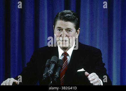 4 maggio 2015 - Washington, Distretto di Columbia, Stati Uniti d'America - Washington, DC. 2-22-1984.la 22a conferenza stampa del Presidente Ronald Reagan si svolge nella sala Est della Casa Bianca. Crediti: Mark Reinstein (immagine di credito: © Mark Reinstein tramite ZUMA Wire) Foto Stock