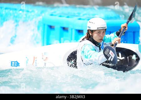 Centro Slalom canoe, Tokyo, Giappone. 27 aprile 2025. Momoka Nagasu, 27 APRILE 2025 - Canoe Slalom : 2025 Canoe Slalom Japan National candidate selection race Womens K-1 al Canoe Slalom Centre, Tokyo, Giappone. Crediti: AFLO SPORT/Alamy Live News Foto Stock