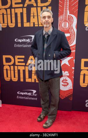 New York, Stati Uniti. 27 aprile 2025. John Turturro partecipa alla serata di apertura di Broadway "Dead Outlaw" al Longacre Theatre di New York, USA, il 27 aprile 2025. (Foto di Thenews2/NurPhoto) crediti: NurPhoto SRL/Alamy Live News Foto Stock