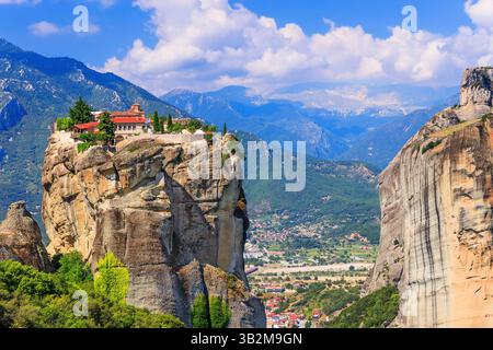 Monastero della Santissima Trinità (Agia Trias). I monasteri di Meteora, Grecia Kalambaka. Sito patrimonio dell'umanità dell'UNESCO. Foto Stock