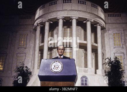 Novembre 1987 - Chicago, Illinois, Stati Uniti - l'ex presidente GEORGE H.W. BUSH alla tappa della campagna elettorale a Chicago con il governatore repubblicano James Thompson. (Immagine di credito: © Mark Reinstein/ZUMA Wire) Foto Stock
