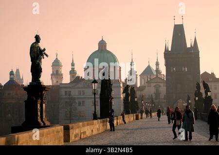 Il Ponte Carlo sul fiume Vitava, Praga Foto Stock