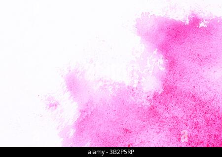 sfondo artistico astratto: primo piano di macchie di acquerello rosa su tela bianca Foto Stock