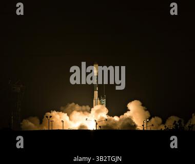 31 gennaio 2015 - Vandenberg Afb, California, Stati Uniti d'America - il razzo Delta II della United Launch Alliance con l'osservatorio passivo attivo Soil Moisture a bordo lancia la mattina presto allo Space Launch Complex 2 gennaio 31, 2015 presso la Vandenberg Air Force base, California. (Immagine di credito: © Bill Ingalls/Planet Pix via ZUMA Wire) Foto Stock