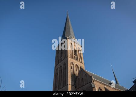 St. Lambertusbasiliek nel centro di Hengelo, Paesi Bassi. 28 marzo 2025. Foto Stock