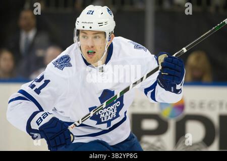 15 novembre 2015: L'ala sinistra dei Toronto Maple Leafs James van Riemsdyk (21) è in azione durante la partita tra i New York Rangers e i Toronto Maple Leafs al Madison Square Garden di Manhattan, New York. I New York Rangers sconfissero i Toronto Maple Leafs per 4-3. Credito obbligatorio: Kostas Lymperopoulos/CSM (immagine di credito: © Kostas Lymperopoulos/CSM tramite filo ZUMA) Foto Stock