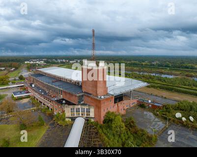 Mays Landing, New Jersey 10-20-2023 Vista aerea del vecchio circuito abbandonato di Atlantic City, formalmente circuito automobilistico in una grigia nuvolosa giornata autunnale. Foto Stock