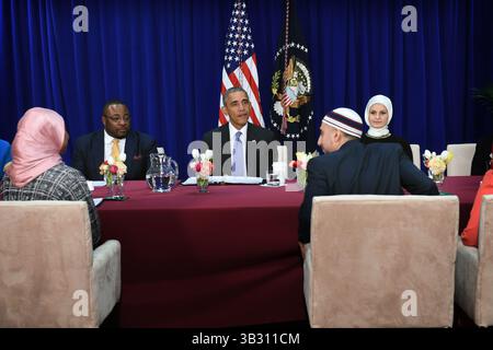 3 febbraio 2016 - Windsor Mill, Maryland, Stati Uniti - il presidente Barack Obama, centro, incontra i leader musulmani-americani durante la sua visita alla società Islamica di Baltimora. (Immagine di credito: © Kenneth K. Lam/TNS tramite filo ZUMA) Foto Stock