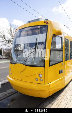 24 gennaio 2016 - Seattle, Washigton/King County, Stati Uniti - tram attraccato alla Broadway & Denny Station il 24 gennaio 2016. La First Hill Streetcar è una linea lunga 4 chilometri che collega Pioneer Square e Capitol Hill attraverso il quartiere internazionale, Yesler Terrace e First Hill. È la seconda linea implementata dopo l'apertura della South Lake Union Streetcar nel 2007. (Immagine di credito: © Paul Gordon via ZUMA Wire) Foto Stock