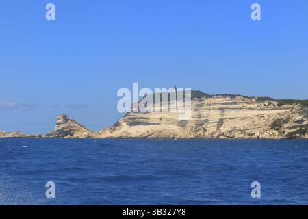 Faro sulla costa dell'isola Corsica vicino Bonifacio Foto Stock