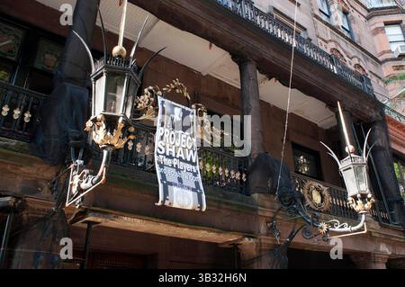 29 settembre 2015 - New York, New York, Stati Uniti - progetto Shaw, New York. PROJECT SHAW è stata la serie principale del Gingold Theatrical Group. Coniato come "la guida mensile alla ragione di New York", IL PROGETTO SHAW presenta le letture mensili del lunedì sera delle opere di George Bernard Shaw. Ogni spettacolo di Shaw è presentato in formato di lettura di concerti presso il centro letterario di New York, Symphony Space. Cheyenne Jackson guiderà la presentazione del progetto Shaw dello Shewing-up di Blanco Posnet al Players Club (Credit Image: © via ZUMA Wire) Foto Stock