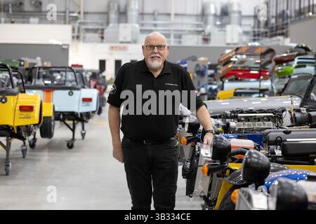 Ripresa di auto sportive britanniche, stabilimento della Caterham a Dartford, Kent, Inghilterra, Regno Unito, nella foto il CEO Bob Laishley. Foto Stock