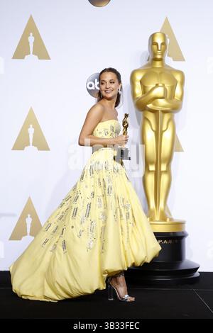 29 febbraio 2016 - Los Angeles, CA, USA - LOS ANGELES - FEB 28: Alicia Vikander alla 88a edizione degli Academy Awards - Press Room al Dolby Theater il 28 febbraio 2016 a Los Angeles, CA foto via Newscom (Credit Image: © hPa/Newscom via ZUMA Press) Foto Stock