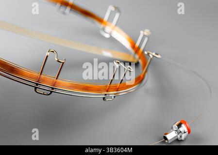 Colonna capillare. Apparecchiature a colonna per gascromatografia. Foto Stock