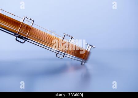 Colonna capillare. Apparecchiature a colonna per gascromatografia. Foto Stock